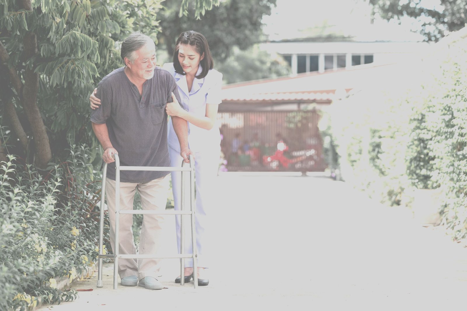 Physical therapist providing in-home outpatient care